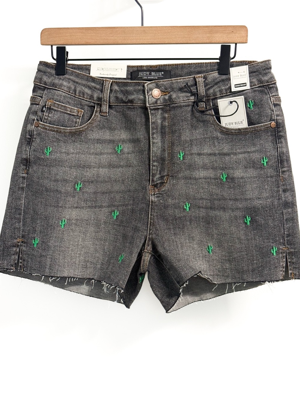 Judy Blue NWT Cactus Embroidered Denim Shorts XL Gray Raw Hem